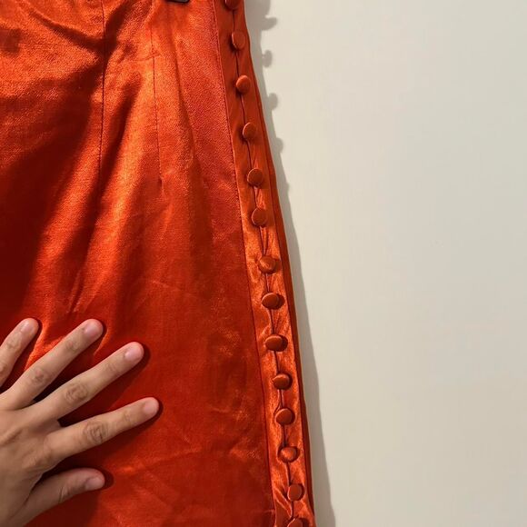 ‘ The Life of a Showgirl ‘ Zara Orange satin mini skirt - Picture 3 of 4